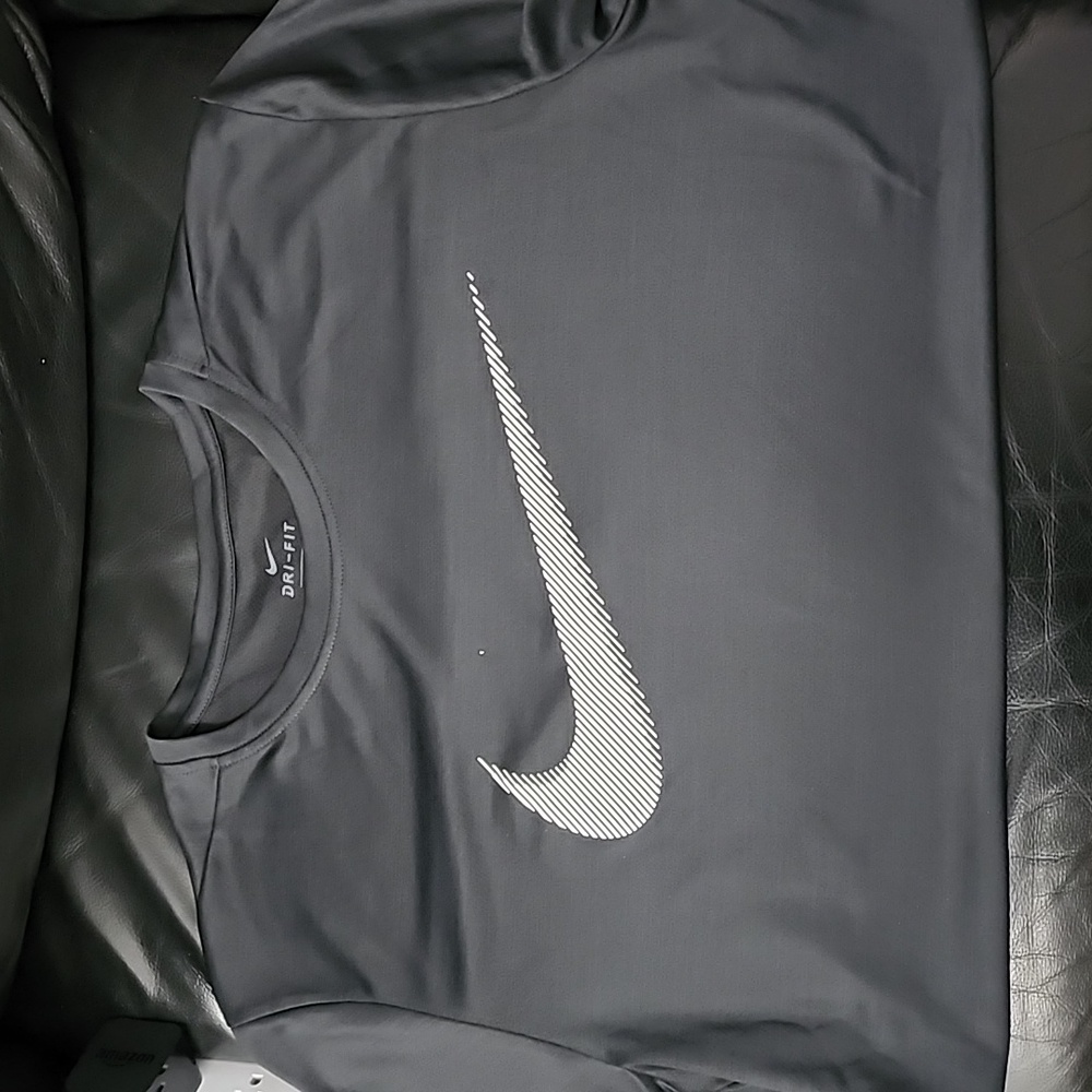 Nike Dri-Fit Tee. Men's,  black,  size large.